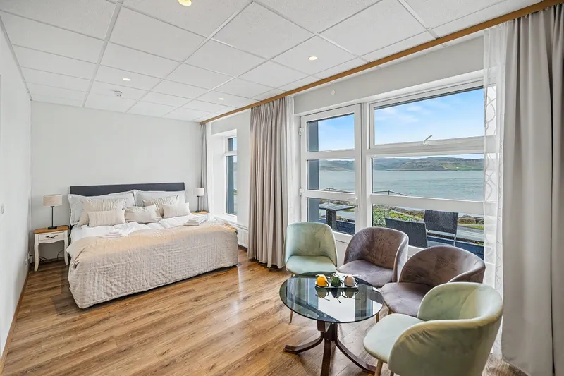 Family room with double and bunk beds
